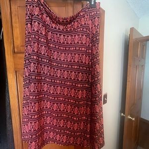 LulaRoe knee length skirt. Like new. Great for traveling. Size XL